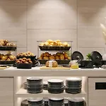 Апарт-отель Candlewood Airport By Ihg 3*