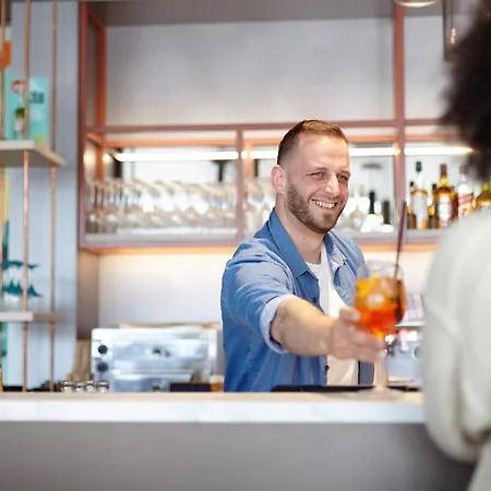 Candlewood Airport By Ihg 3*