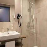 מלון דירות Candlewood Airport By Ihg 3*
