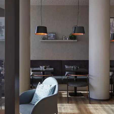 Candlewood Airport By Ihg 3*