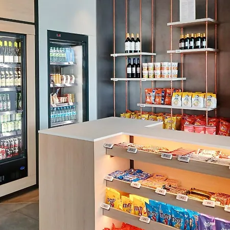 Candlewood Airport By Ihg 3*